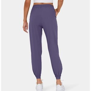 NWT. Halara Mid Rise Drawstring Side Pocket Joggers